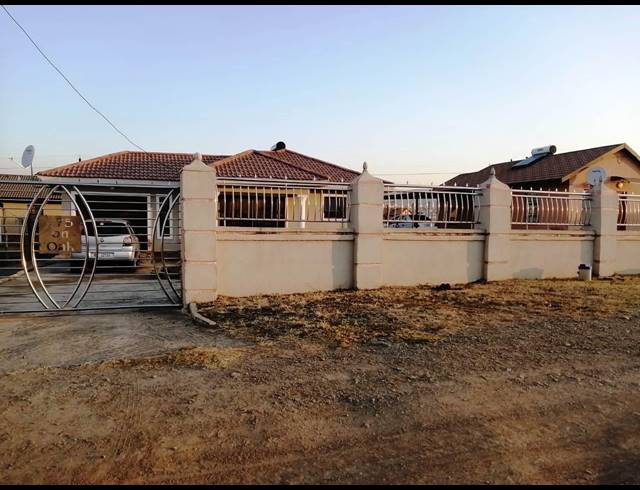 3 BEDROOM FREEHOLD SOLD IN MPOPHOMENI